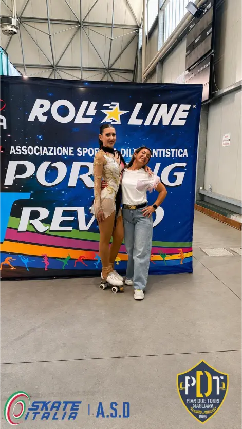 Sofia insieme all'allenatrice Susanna Menichini durante il Campionato Italiano di pattinaggio artistico a rotelle.